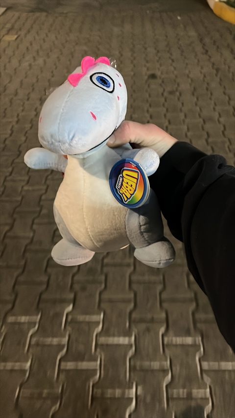 O primeiro boneco pego na máquina de brinquedos